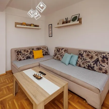 Central Apartment Апартаменти *